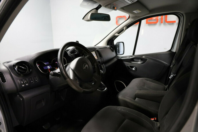 opel-vivaro-diesel-2017-big-8