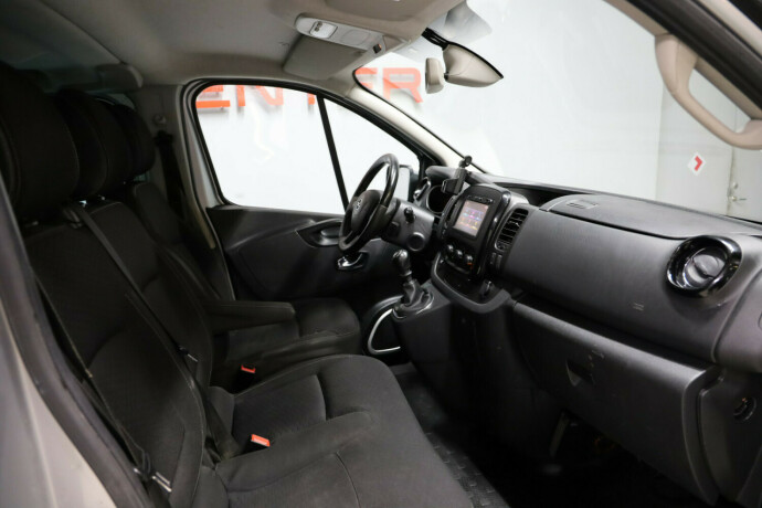 opel-vivaro-diesel-2017-big-3