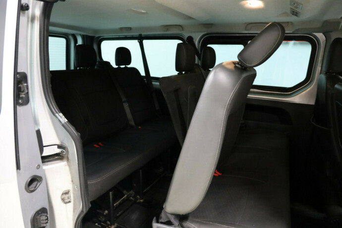 opel-vivaro-diesel-2017-big-6