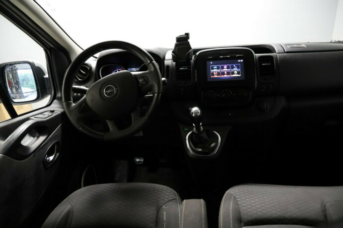 opel-vivaro-diesel-2017-big-7