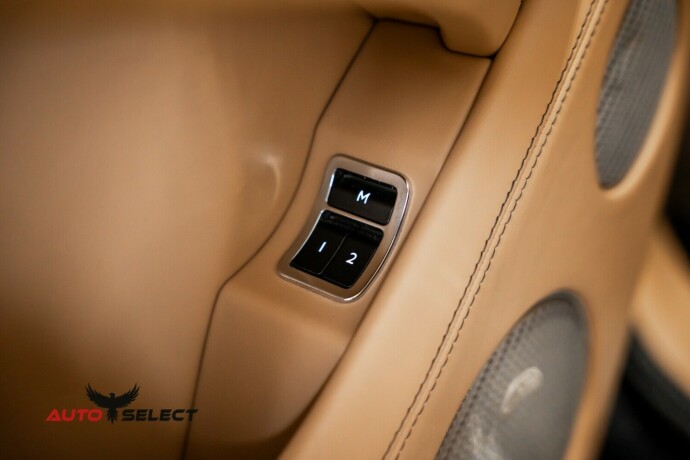 bentley-bentayga-bensin-2018-big-62