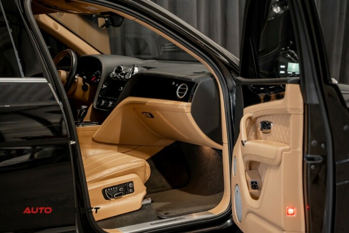 bentley-bentayga-bensin-2018-big-84