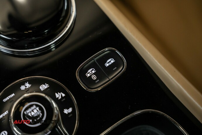 bentley-bentayga-bensin-2018-big-59