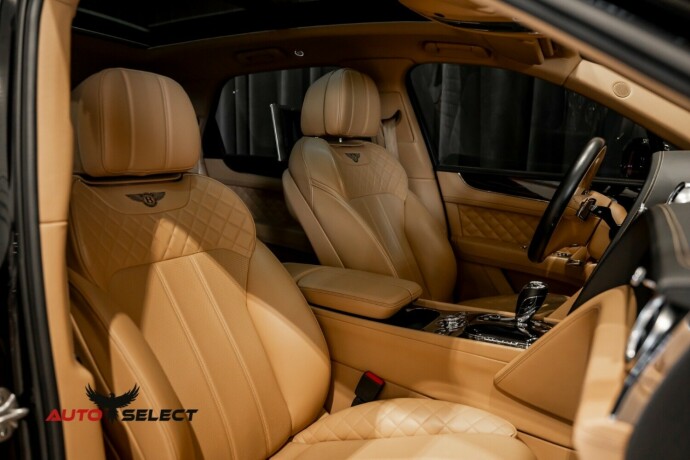 bentley-bentayga-bensin-2018-big-89