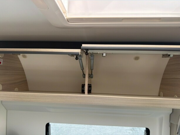 adria-twin-640sl-diesel-2024-big-16