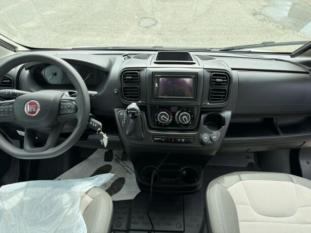 adria-twin-640sl-diesel-2024-big-12