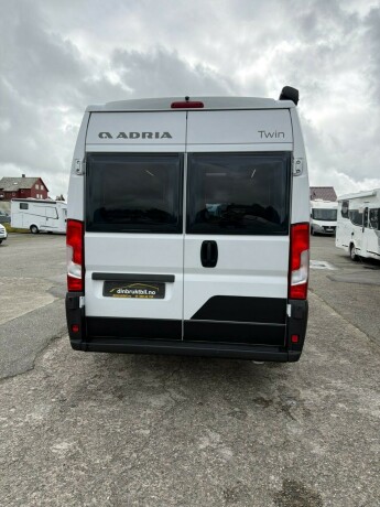 adria-twin-640sl-diesel-2024-big-5