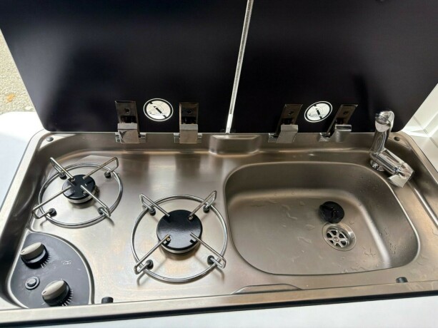 adria-twin-640sl-diesel-2024-big-20