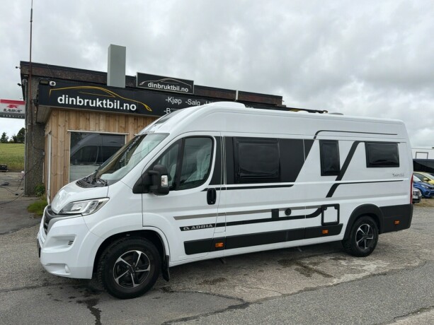 adria-twin-640sl-diesel-2024-big-0