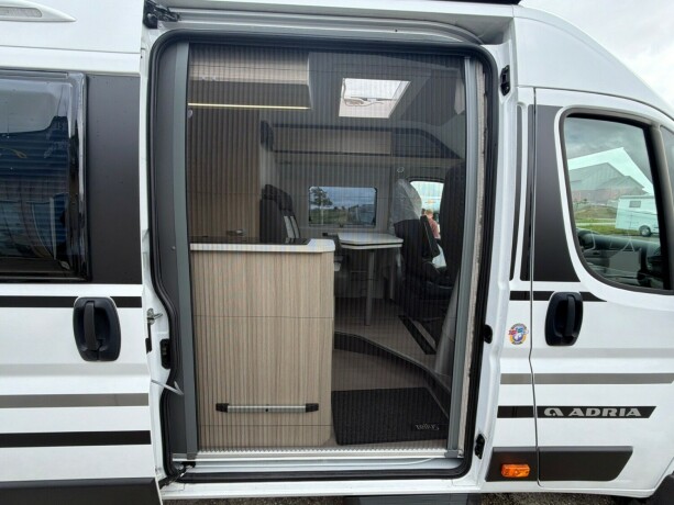 adria-twin-640sl-diesel-2024-big-10