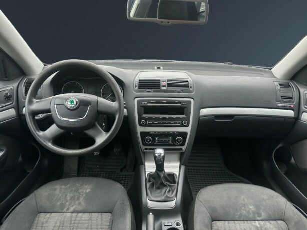skoda-octavia-diesel-2009-big-9