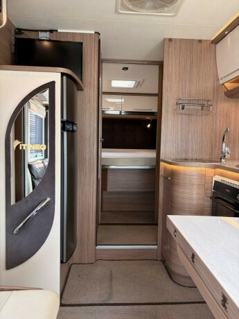 itineo-740-topputgave-queensbed-senkeseng-44-tonn-totalvekt-stekeovn-skinn-diesel-2017-big-64