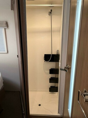 itineo-740-topputgave-queensbed-senkeseng-44-tonn-totalvekt-stekeovn-skinn-diesel-2017-big-79