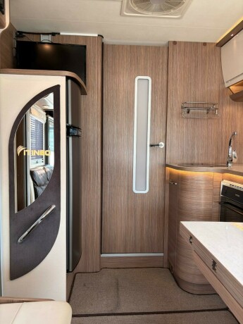 itineo-740-topputgave-queensbed-senkeseng-44-tonn-totalvekt-stekeovn-skinn-diesel-2017-big-63