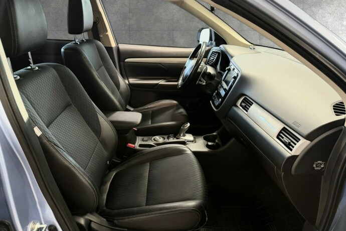 mitsubishi-outlander-elektrisitetbensin-2014-big-17