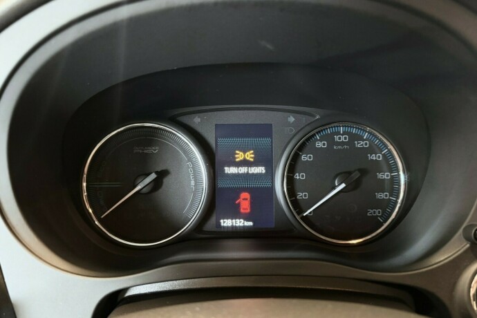 mitsubishi-outlander-elektrisitetbensin-2014-big-19