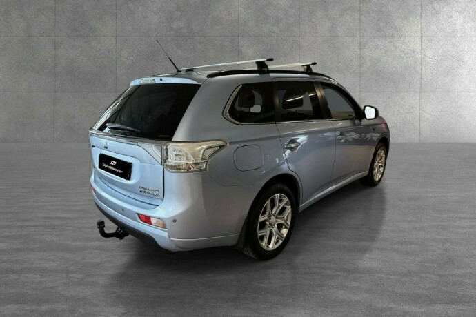 mitsubishi-outlander-elektrisitetbensin-2014-big-5