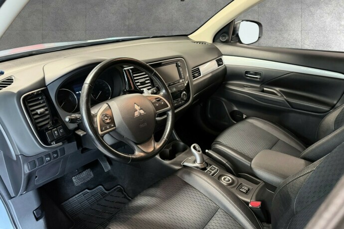 mitsubishi-outlander-elektrisitetbensin-2014-big-13