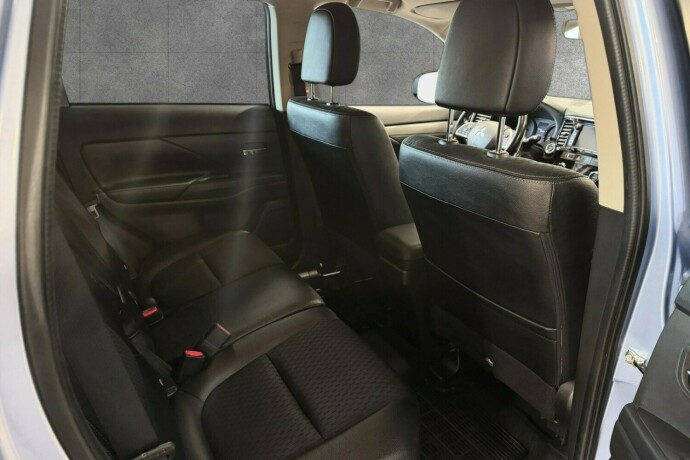 mitsubishi-outlander-elektrisitetbensin-2014-big-16