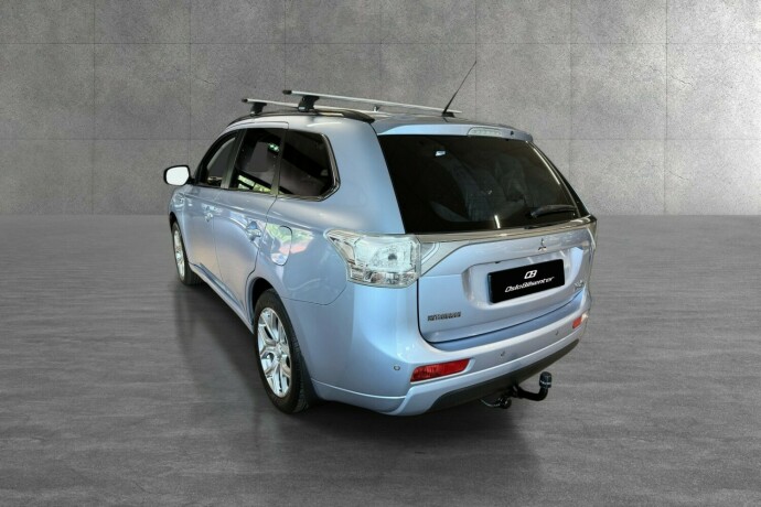mitsubishi-outlander-elektrisitetbensin-2014-big-3