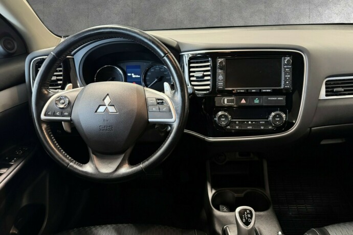 mitsubishi-outlander-elektrisitetbensin-2014-big-9