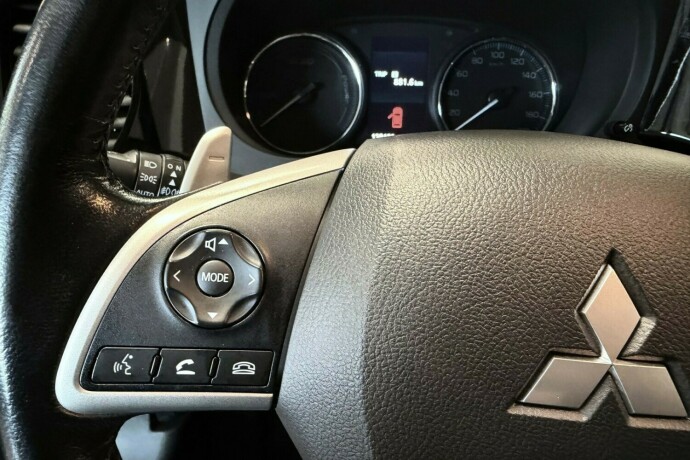 mitsubishi-outlander-elektrisitetbensin-2014-big-22