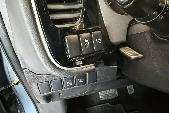 mitsubishi-outlander-elektrisitetbensin-2014-big-23