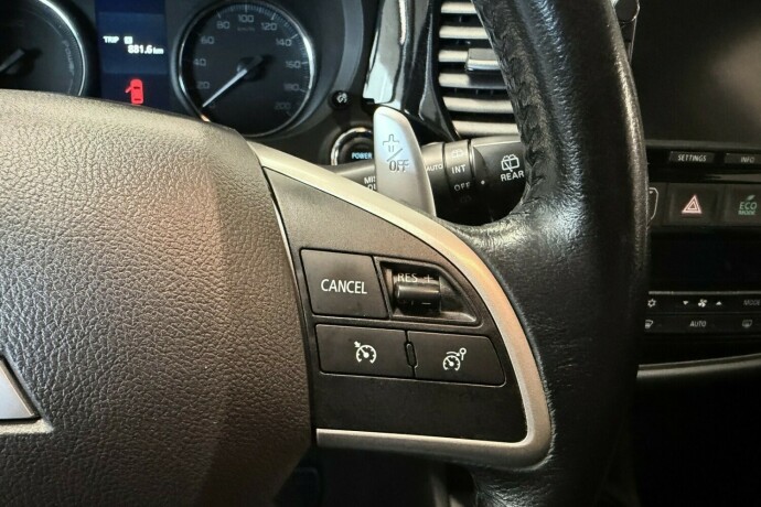 mitsubishi-outlander-elektrisitetbensin-2014-big-24