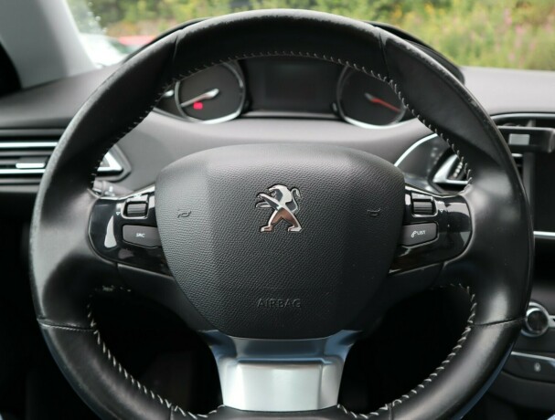 peugeot-308-bensin-2015-big-11