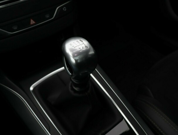peugeot-308-bensin-2015-big-13