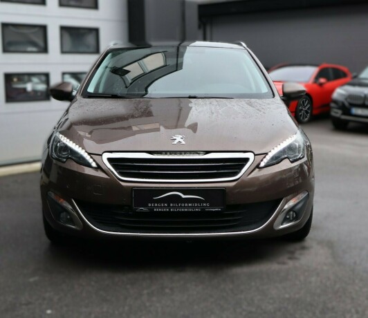peugeot-308-bensin-2015-big-4