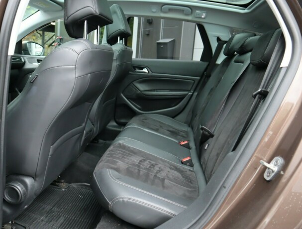 peugeot-308-bensin-2015-big-10