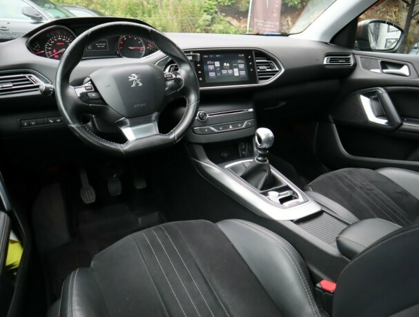 peugeot-308-bensin-2015-big-7