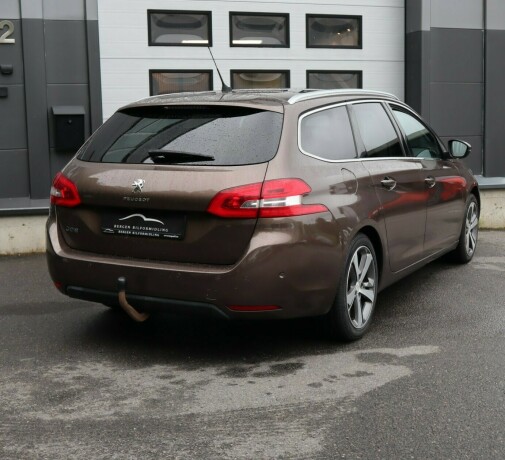 peugeot-308-bensin-2015-big-3