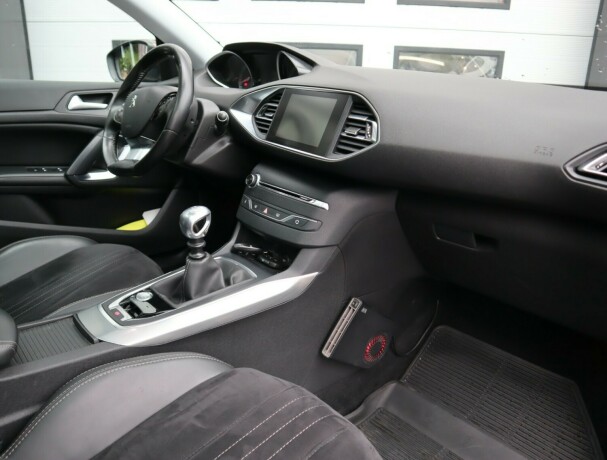 peugeot-308-bensin-2015-big-9