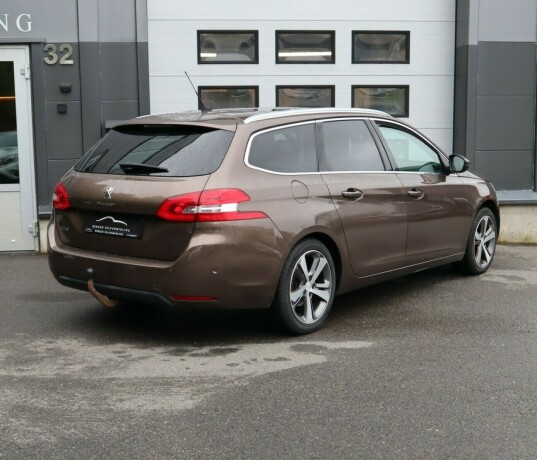 peugeot-308-bensin-2015-big-1