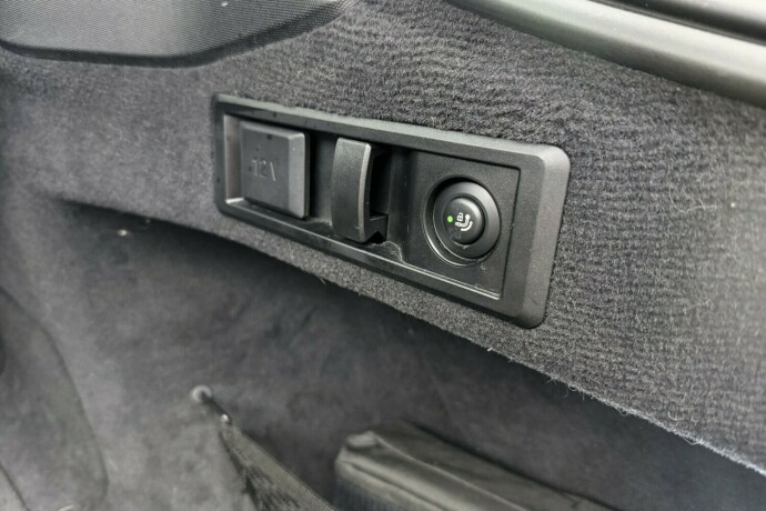 bmw-i4-elektrisitet-2023-big-46