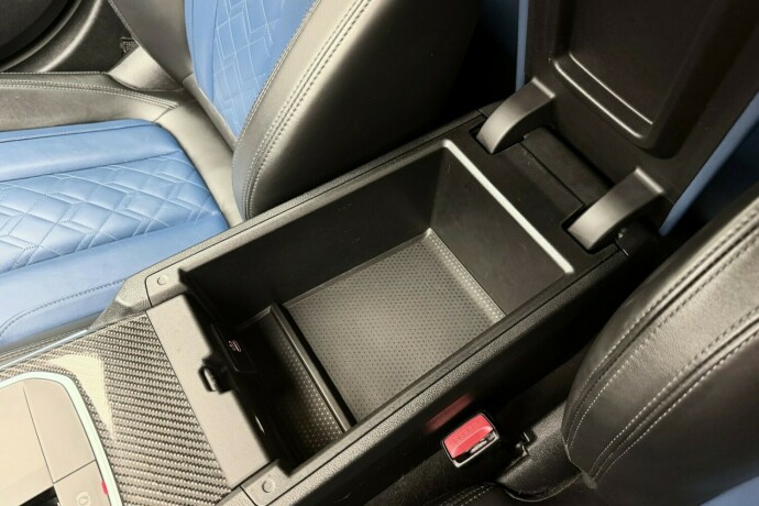 bmw-i4-elektrisitet-2023-big-35