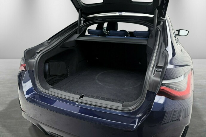 bmw-i4-elektrisitet-2023-big-45