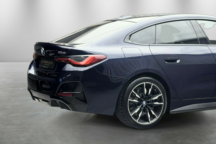 bmw-i4-elektrisitet-2023-big-40