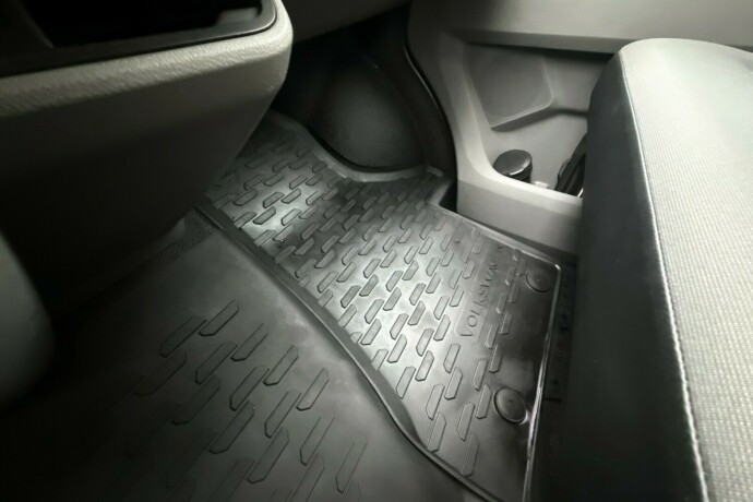 volkswagen-transporter-diesel-2021-big-36
