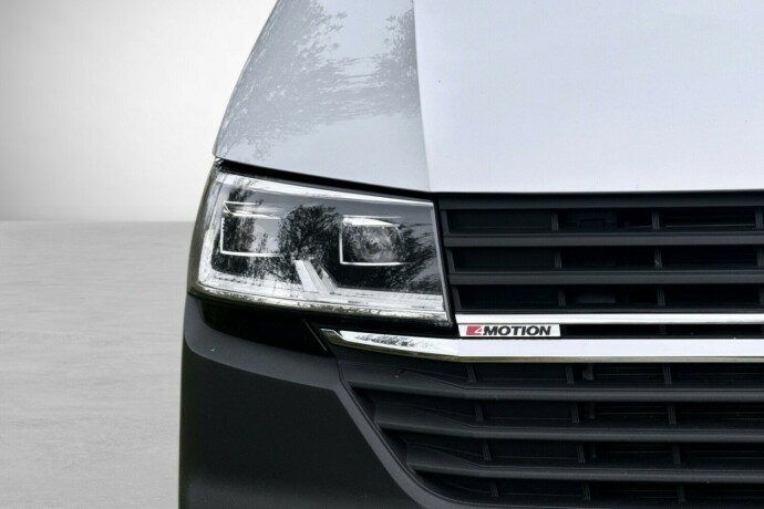 volkswagen-transporter-diesel-2021-big-3