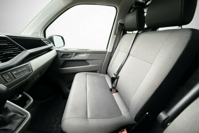 volkswagen-transporter-diesel-2021-big-33