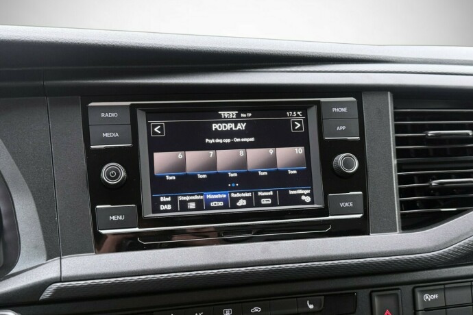 volkswagen-transporter-diesel-2021-big-25