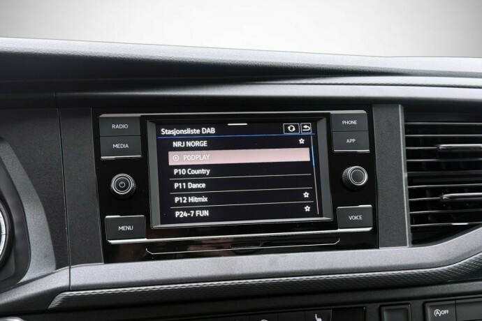 volkswagen-transporter-diesel-2021-big-26