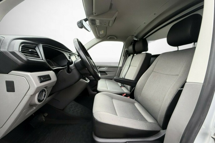 volkswagen-transporter-diesel-2021-big-14
