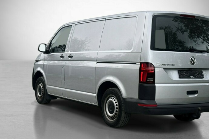 volkswagen-transporter-diesel-2021-big-9