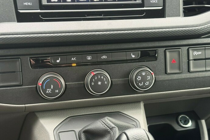volkswagen-transporter-diesel-2021-big-23