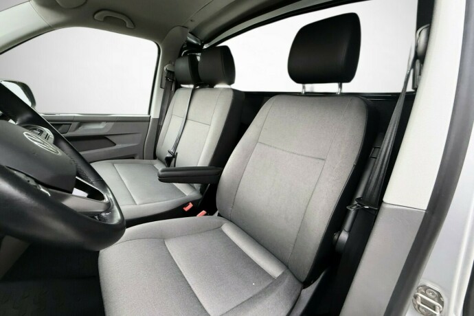 volkswagen-transporter-diesel-2021-big-15