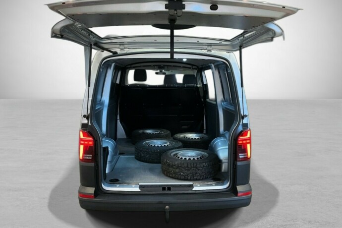 volkswagen-transporter-diesel-2021-big-12